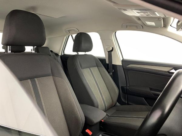 2021-Volkswagen-T-Roc-14-TSI-Design-Auto image:20