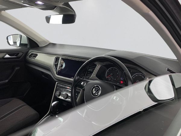 2021-Volkswagen-T-Roc-14-TSI-Design-Auto image:8