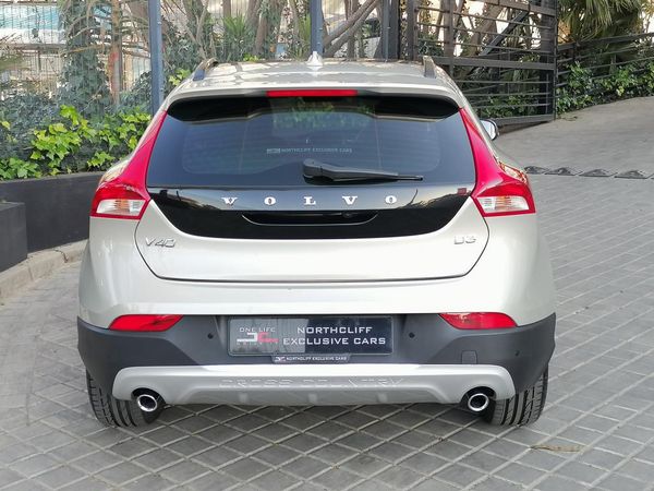 2019-Volvo-V40-CROSS-COUNTRY-D3-MOMENTUM image:3
