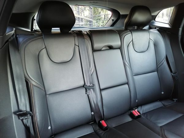 2019-Volvo-V40-CROSS-COUNTRY-D3-MOMENTUM image:6