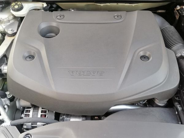 2019-Volvo-V40-CROSS-COUNTRY-D3-MOMENTUM image:8