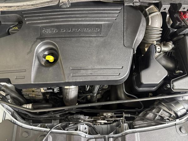 2015-Ford-Kuga-20-TDCi-Trend-Auto image:12