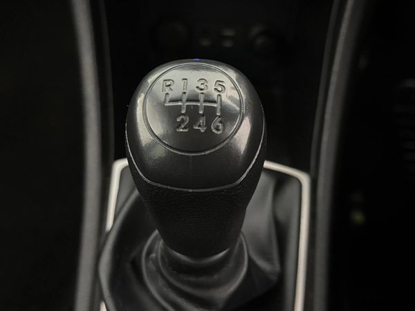 2016-Hyundai-Accent-16-Fluid-5-dr image:9