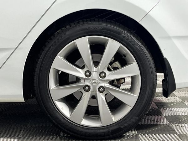 2016-Hyundai-Accent-16-Fluid-5-dr image:6