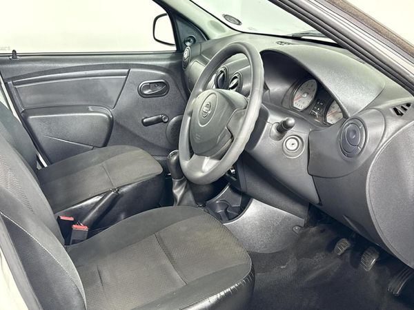 2021-Nissan-NP200-16-AC-Safety-Pack image:7
