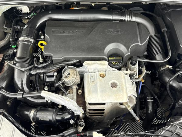 2015-Ford-Focus-10-EcoBoost-Ambiente image:13