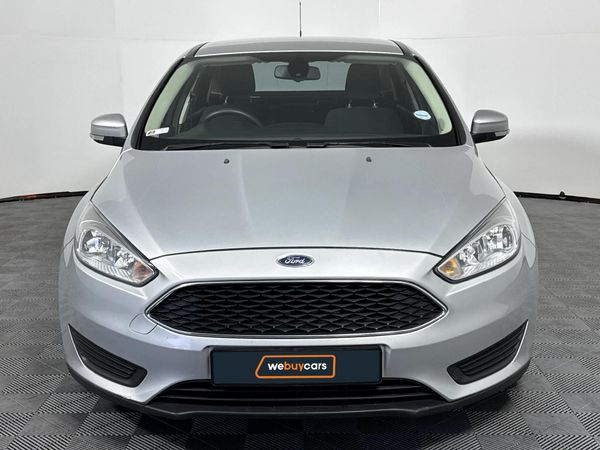 2015-Ford-Focus-10-EcoBoost-Ambiente image:15