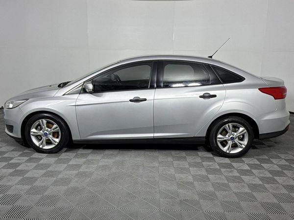 2015-Ford-Focus-10-EcoBoost-Ambiente image:19