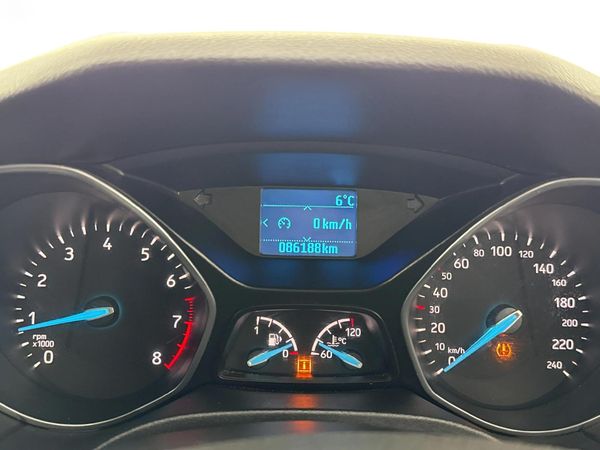 2015-Ford-Focus-10-EcoBoost-Ambiente image:2
