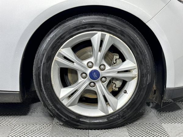 2015-Ford-Focus-10-EcoBoost-Ambiente image:5