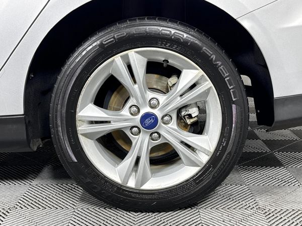2015-Ford-Focus-10-EcoBoost-Ambiente image:6