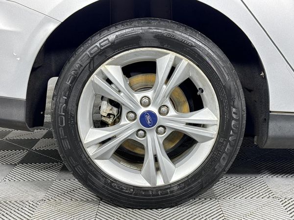 2015-Ford-Focus-10-EcoBoost-Ambiente image:7