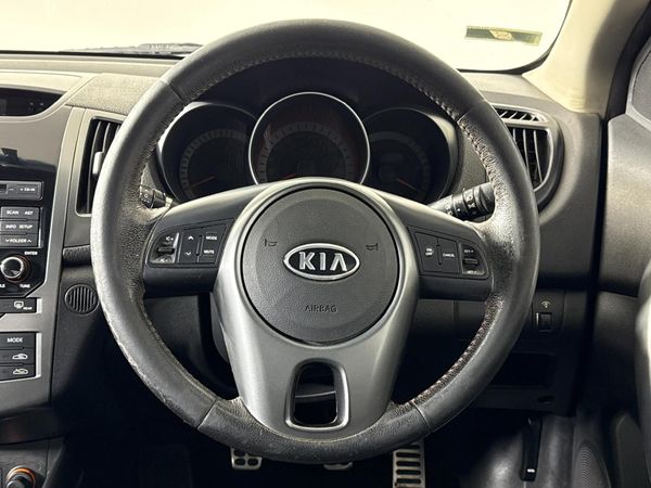 2011-Kia-Cerato-20-Koup image:11