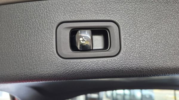 2023-Mercedes-Benz-GLC-300D-4Matic image:17
