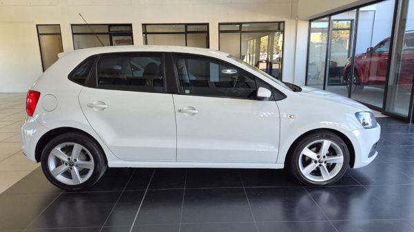 2019-Volkswagen-Polo-Vivo-16-Highline-5-dr image:6