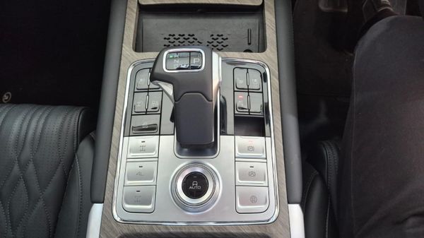2025-GWM-Tank-500-20T-Ultra-Luxury-Hybrid-4x4-Auto image:8