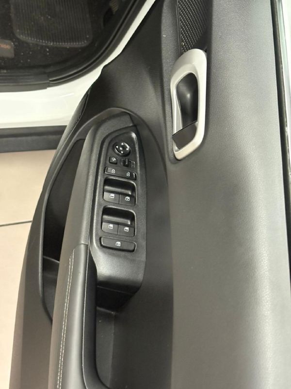 2025-Hyundai-Venue-10T-Executive image:10