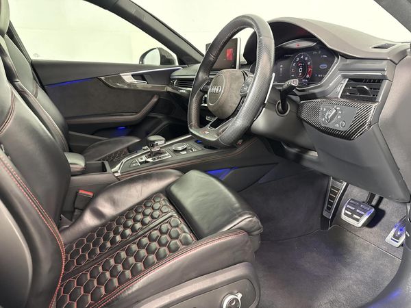 2019-Audi-RS4-Avant-quattro image:9
