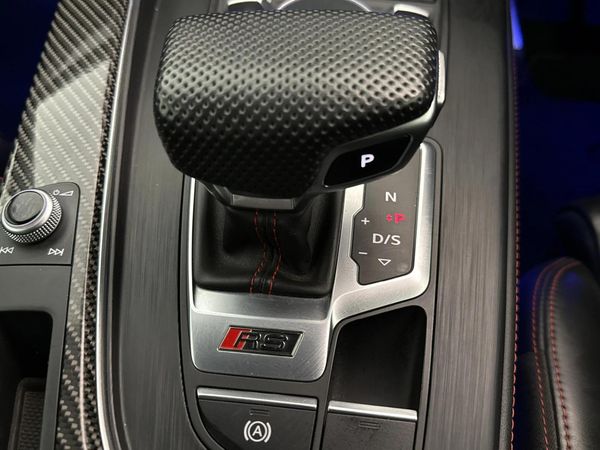 2019-Audi-RS4-Avant-quattro image:10