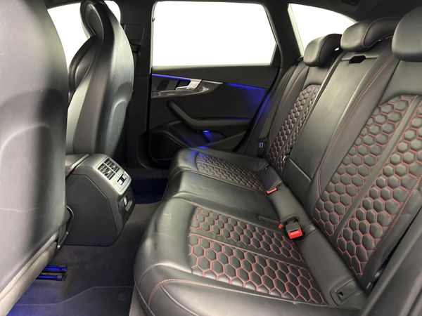 2019-Audi-RS4-Avant-quattro image:3