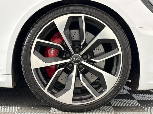 2019-Audi-RS4-Avant-quattro image:4