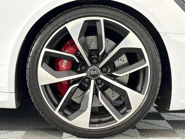 2019-Audi-RS4-Avant-quattro image:5
