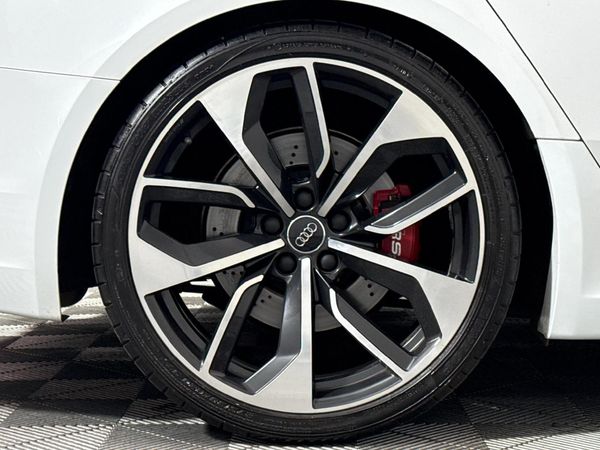 2019-Audi-RS4-Avant-quattro image:6