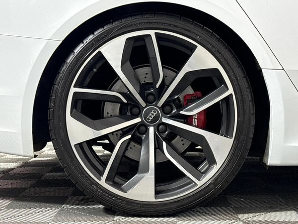 2019-Audi-RS4-Avant-quattro image:7