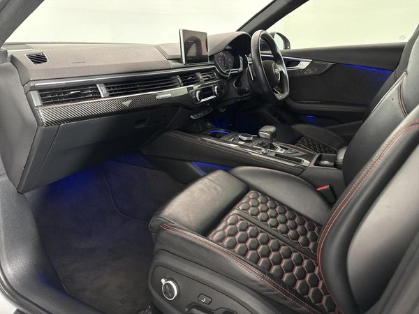 2019-Audi-RS4-Avant-quattro image:8