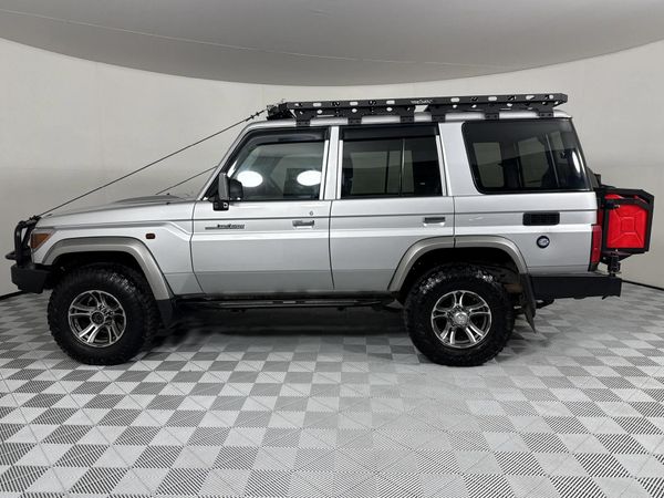 2021-Toyota-Land-Cruiser-76-45-D-V8-Station-Wagon image:15