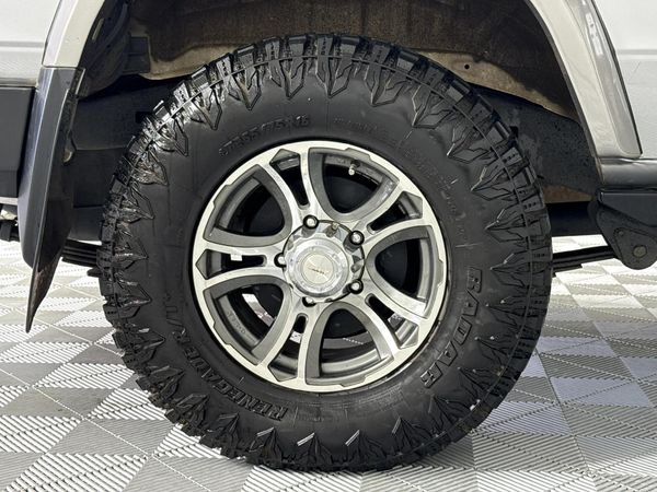 2021-Toyota-Land-Cruiser-76-45-D-V8-Station-Wagon image:6