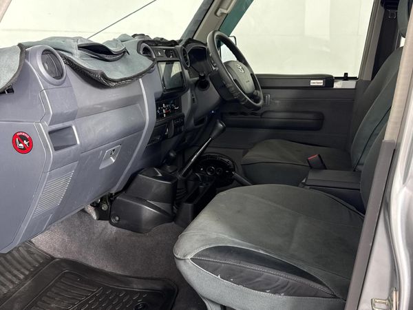 2021-Toyota-Land-Cruiser-76-45-D-V8-Station-Wagon image:7