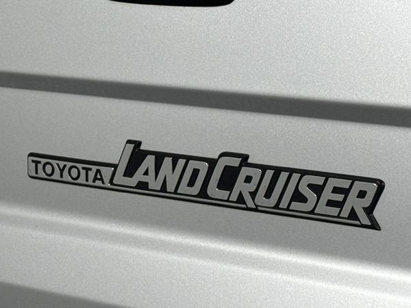 2021-Toyota-Land-Cruiser-76-45-D-V8-Station-Wagon image:8