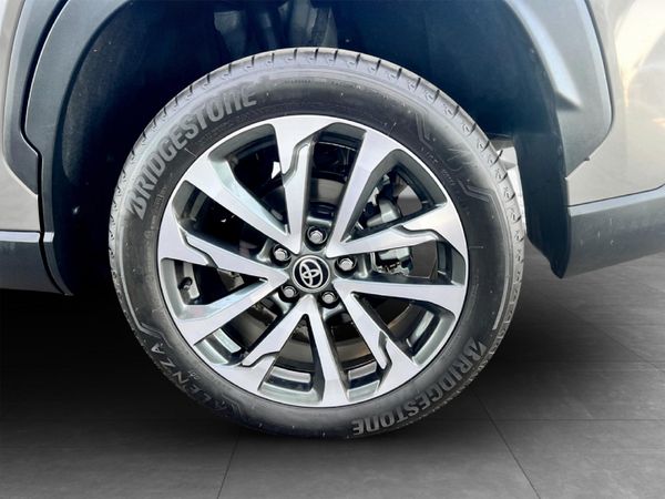 2026-Toyota-Corolla-Cross-18-XR-Hybrid image:12