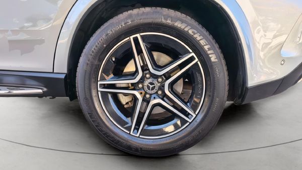 2024-Mercedes-Benz-GLE-450d-4Matic image:4