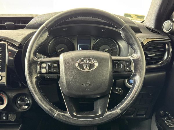 2022-Toyota-Hilux-28-GD-6-Raised-Body-Legend-4x4-Auto-Extended-Cab image:11
