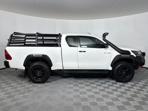 2022-Toyota-Hilux-28-GD-6-Raised-Body-Legend-4x4-Auto-Extended-Cab image:16
