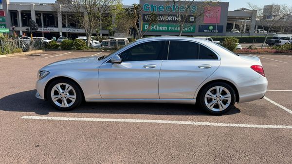 2016-Mercedes-Benz-C-Class-C-180-Auto image:5