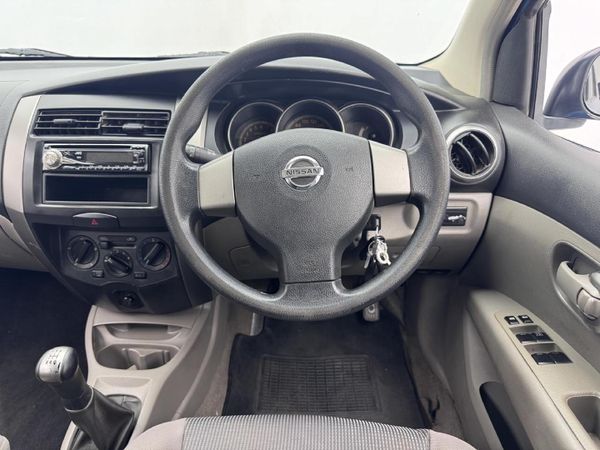 2008-Nissan-Livina-16-Visia image:8