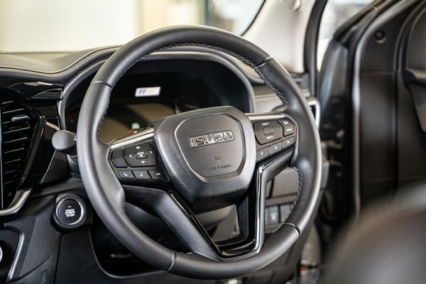 2025-Isuzu-Mu-x-19D-LS-Auto image:13