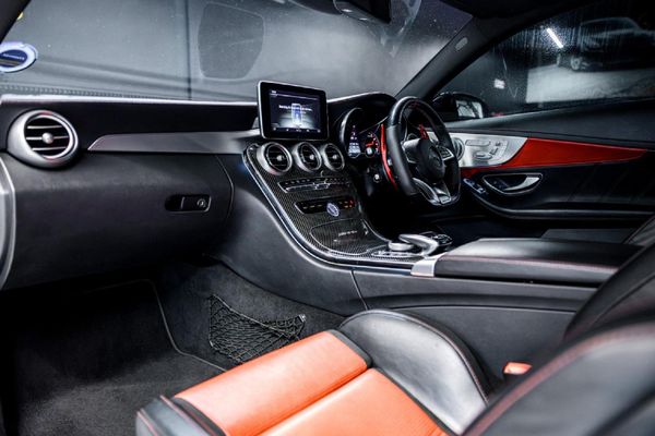 2017-Mercedes-AMG-C-Class-AMG-Coupe-C63-S image:28