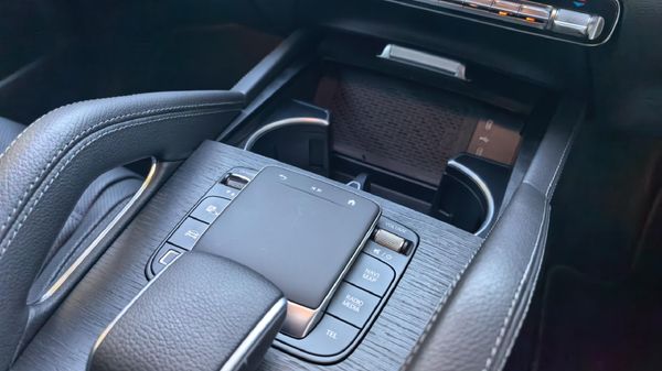 2026-Mercedes-Benz-GLS-450d-4Matic image:12