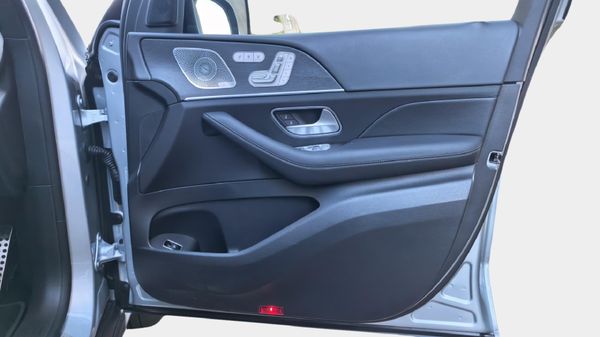 2026-Mercedes-Benz-GLS-450d-4Matic image:20