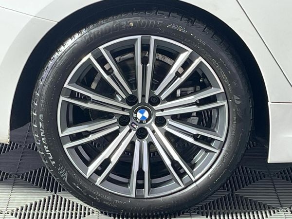 2019-BMW-3-Series-320i-M-Sport-Launch-Edition image:7