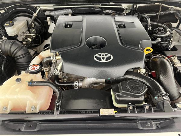 2023-Toyota-Hilux-28-GD-6-Raised-Body-Legend-4x4-Auto-Double-Cab image:14