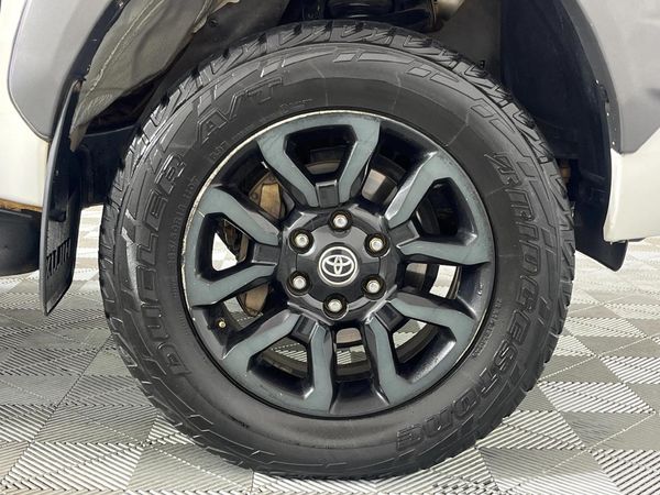 2023-Toyota-Hilux-28-GD-6-Raised-Body-Legend-4x4-Auto-Double-Cab image:4