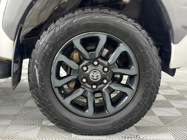 2023-Toyota-Hilux-28-GD-6-Raised-Body-Legend-4x4-Auto-Double-Cab image:5