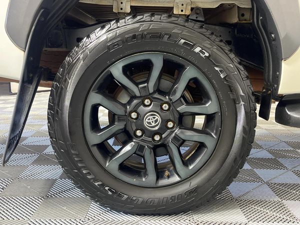 2023-Toyota-Hilux-28-GD-6-Raised-Body-Legend-4x4-Auto-Double-Cab image:6
