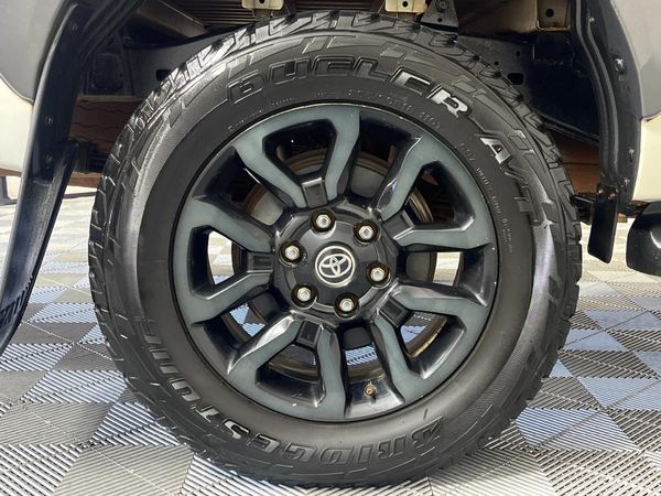 2023-Toyota-Hilux-28-GD-6-Raised-Body-Legend-4x4-Auto-Double-Cab image:7