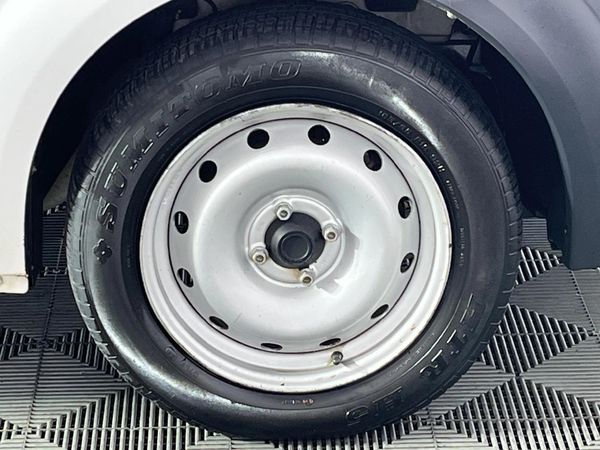 2023-Nissan-NP200-16 image:3